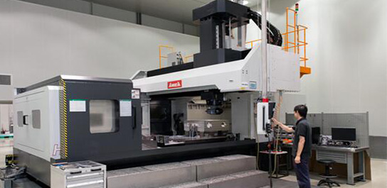 山東師范大學(xué)校辦車(chē)間--浦豐柜業(yè)工作臺使用案例