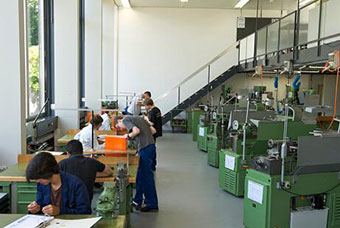 特變電工車(chē)間7S升級中選擇浦豐工作臺